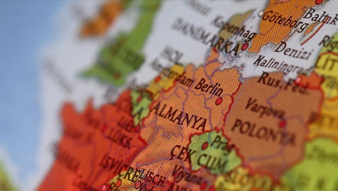 Almanya'da Hamile Başörtülü Kadına Saldırı