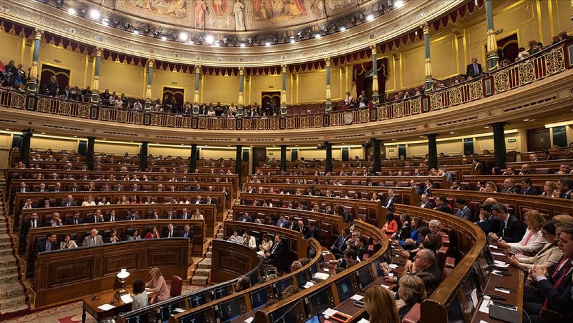 İspanyol meclisi hükümeti düşürme önergesini reddetti