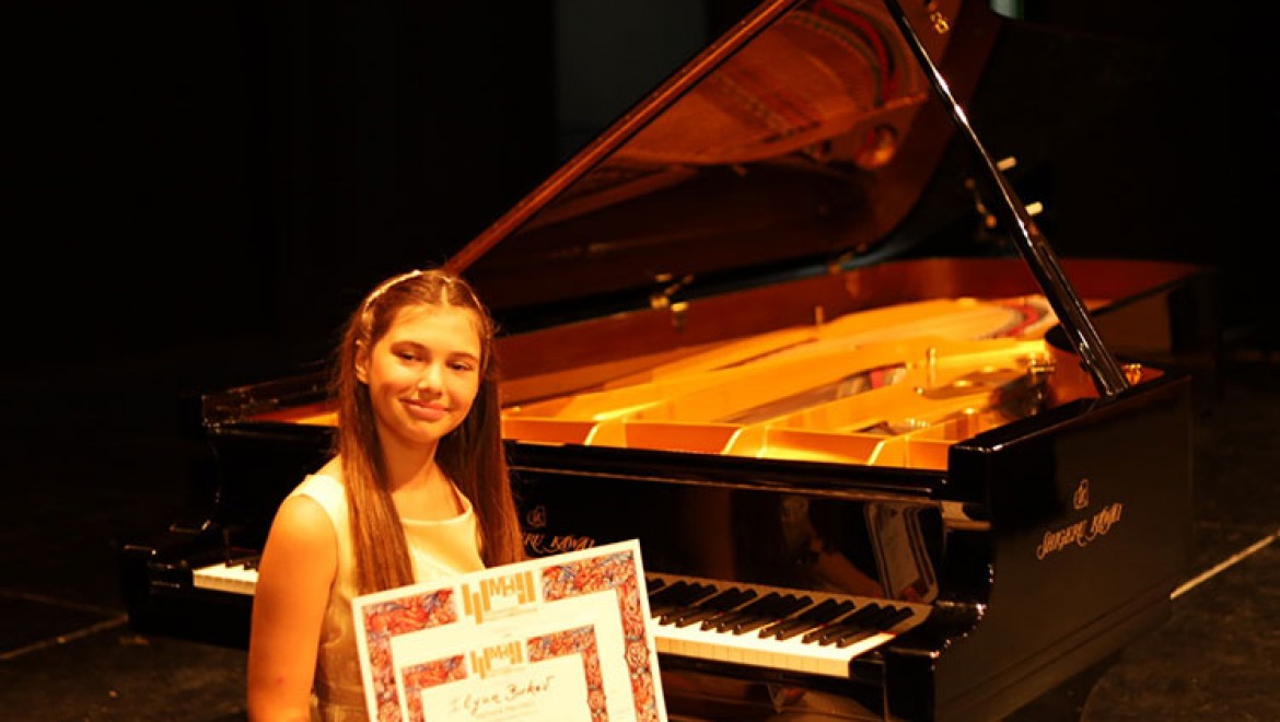 Türkiye'nin Gururu Avrupa Birincisi Küçük Piyanist   Senfoni Orkestrası İle İlk Konserine Hazırlanıyor