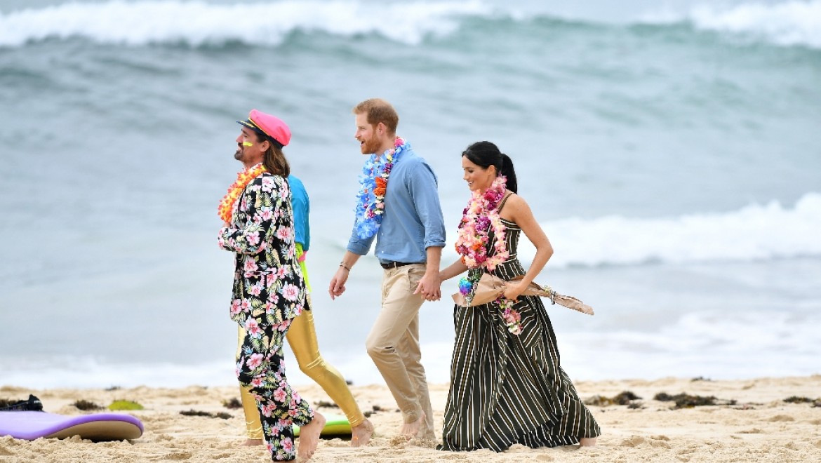 Prens Harry Ve Meghan Markle Bondi Plajında Yalın Ayak Yürüdü
