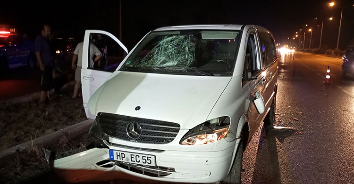 Samsun'da minibüsün çarptığı otomobildeki 2 kişi yaralandı