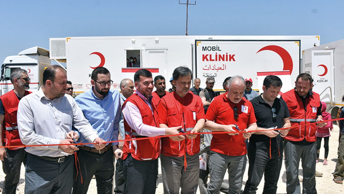 Türk Kızılay'ı Azez'deki mobil kliniklerini hizmete açtı