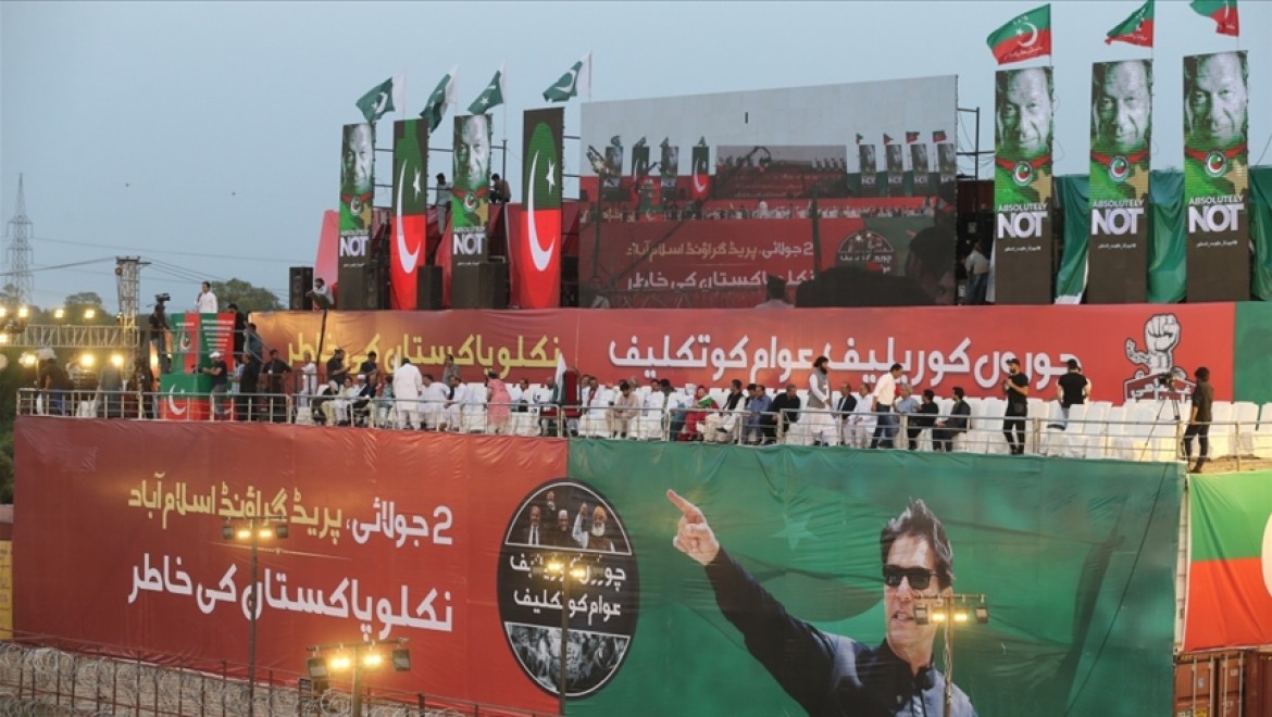 Eski Pakistan Başbakanı Han, hükümet karşıtı protesto düzenledi