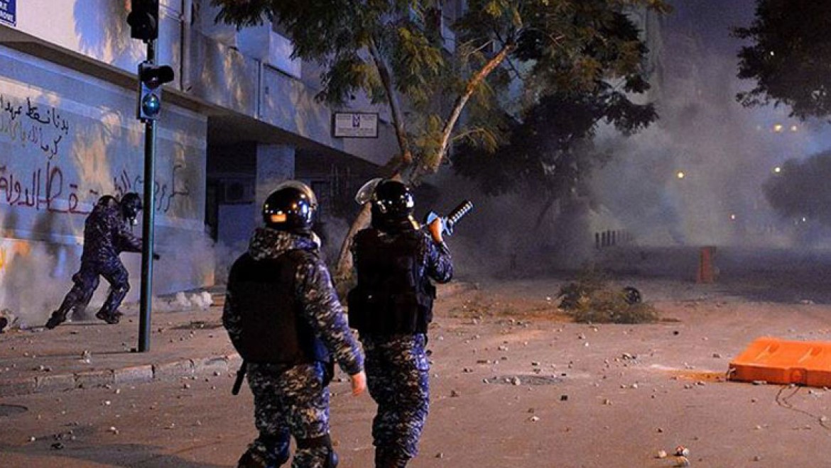 Lübnan'da göstericilerle güvenlik güçleri arasındaki gerginlikte 35 kişi yaralandı