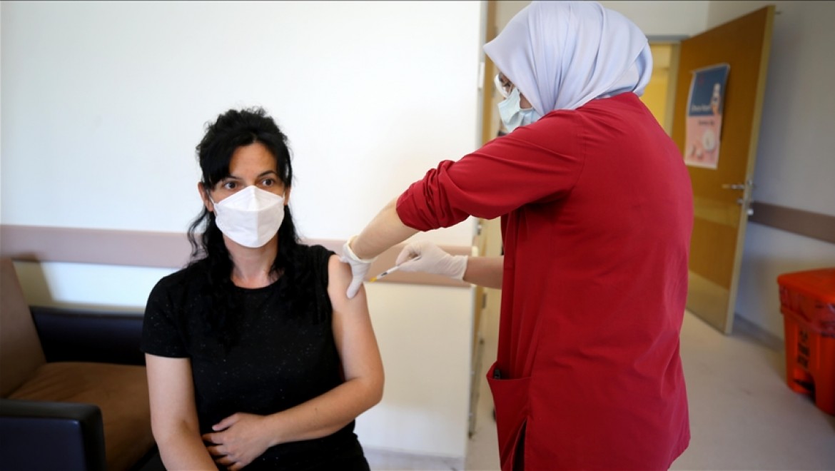 Trakya'da sağlık çalışanlarının eşlerine Kovid-19 aşısı yapılmaya başlandı