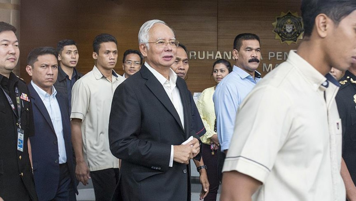 Eski Malezya Başbakanı Gözaltına Alındı