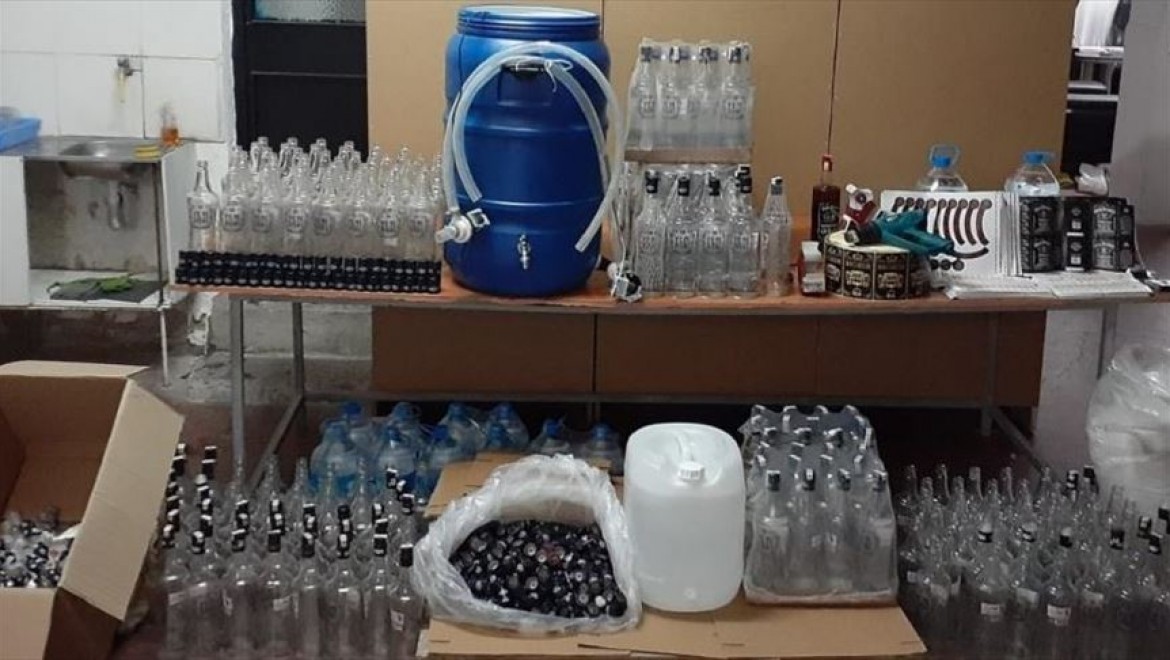 İzmir'de sahte içkiden zehirlendiği iddia edilen 9 kişi hastaneye kaldırıldı