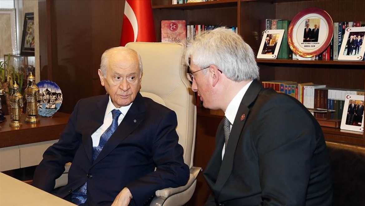 Bahçeli MHP İl Başkanlığını ziyaret etti