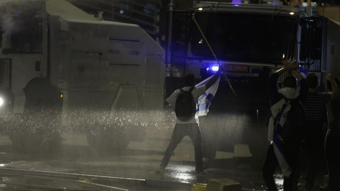İsrail polisi Tel Aviv'de, yargı düzenlemesi karşıtlarının gösterisine müdahale etti