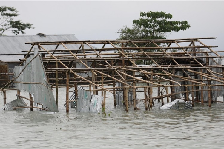 Bangladeş'te şiddetli yağışların yol açtığı sellerde 36 kişi hayatını kaybetti