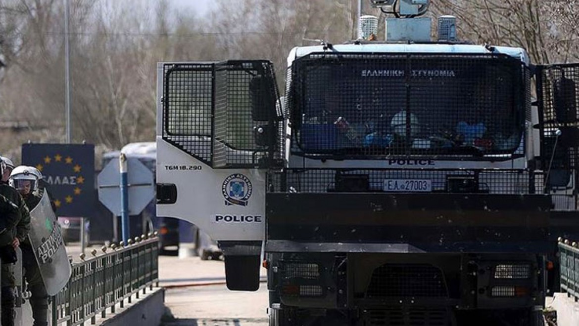 Yunan polisi Kovid-19 salgınından faydalanarak sığınmacıları zorla Türkiye'ye gönderiyor
