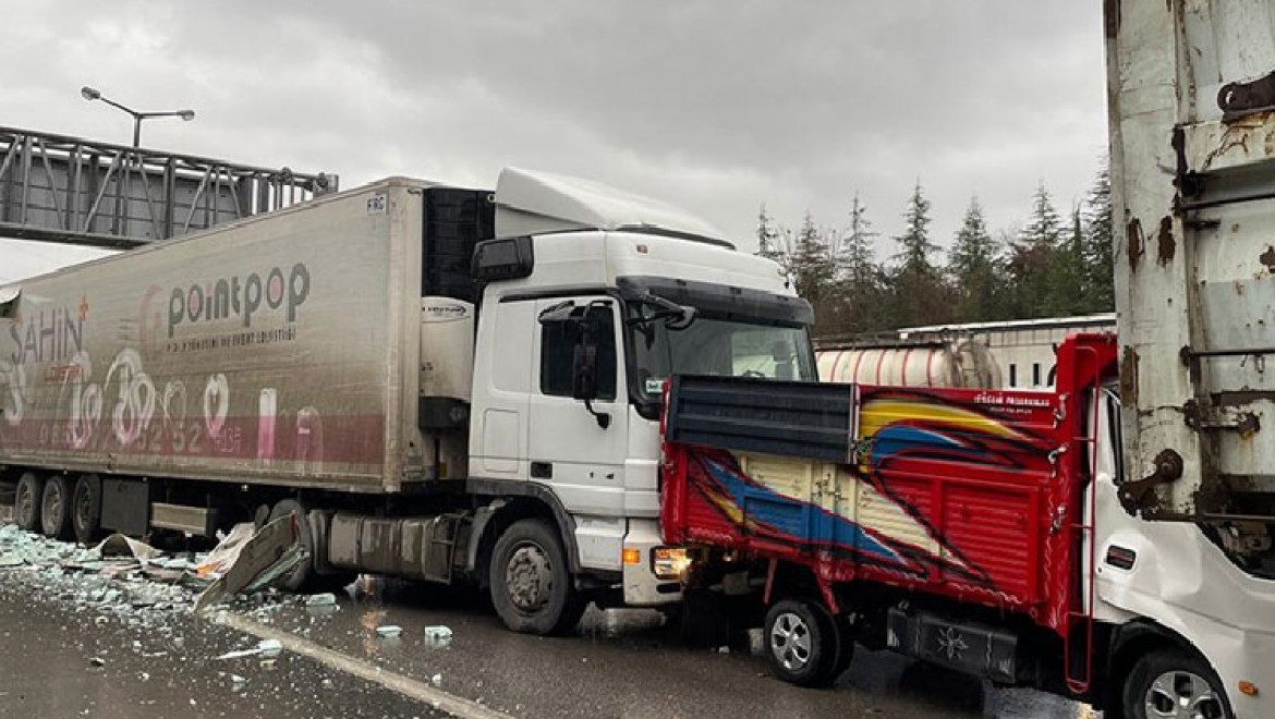 Anadolu Otoyolu'nun Kocaeli kesiminde zincirleme trafik kazası