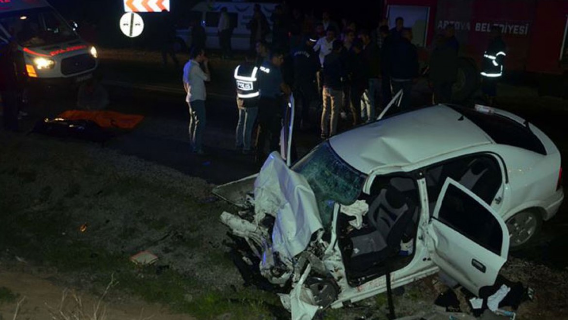 Trafik kazası: 2 polis yaşamını yitirdi