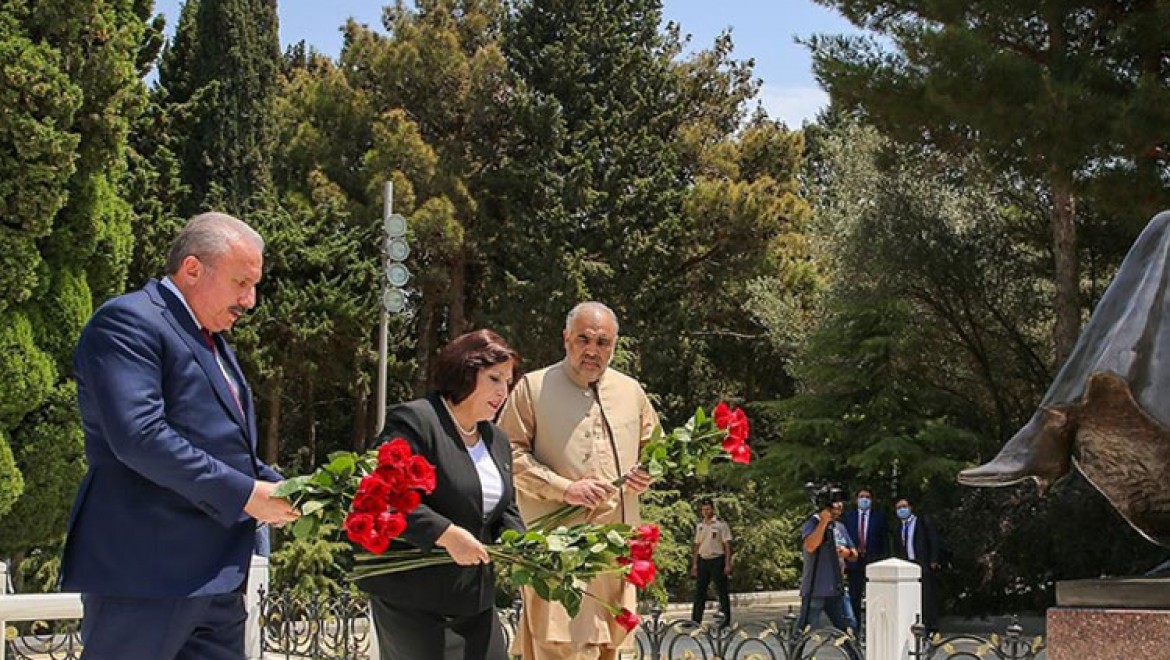 Şentop, Bakü'de Haydar Aliyev'in anıt mezarını, Şehitler Hıyabanı'nı ve Bakü Türk Şehitliği'ni ziyaret etti