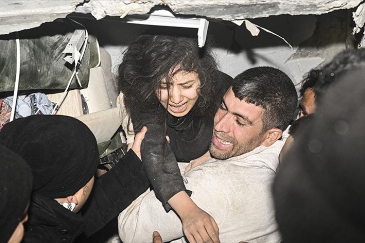 Kahramanmaraş'ta ilk depremden 16 saat sonra Hülya İrem'e sağ ulaşıldı