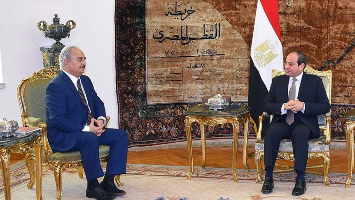 Sisi Kahire'de Hafter ve Akile Salih ile bir araya geldi