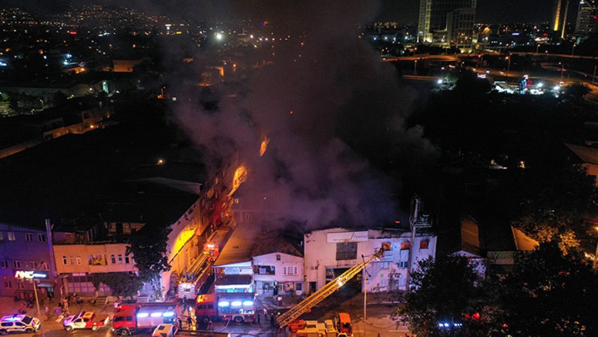 Bursa'da ahşap kapı fabrikasında çıkan yangın kontrol altına alındı