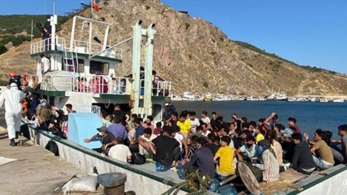Çanakkale açıklarında 231 düzensiz göçmen ve 2 göçmen kaçakçısı şüphelisi yakalandı