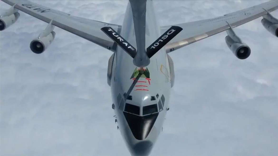 Hava Kuvvetleri Komutanlığına ait tanker uçak, NATO'ya ait AWACS uçağına yakıt ikmali yaptı