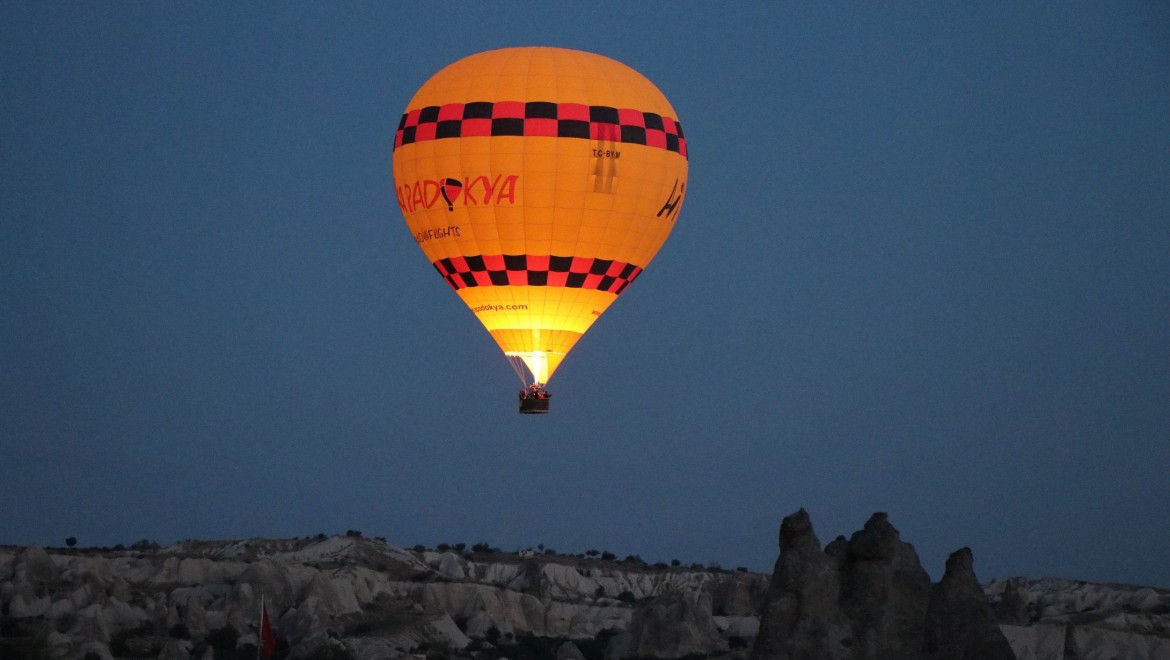 Kapadokya'da balonların gökyüzünde şenliği başladı