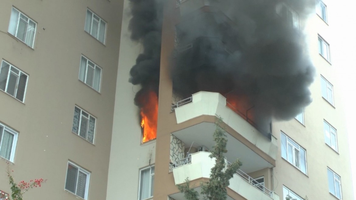 11 katlı apartmanda yangın paniği