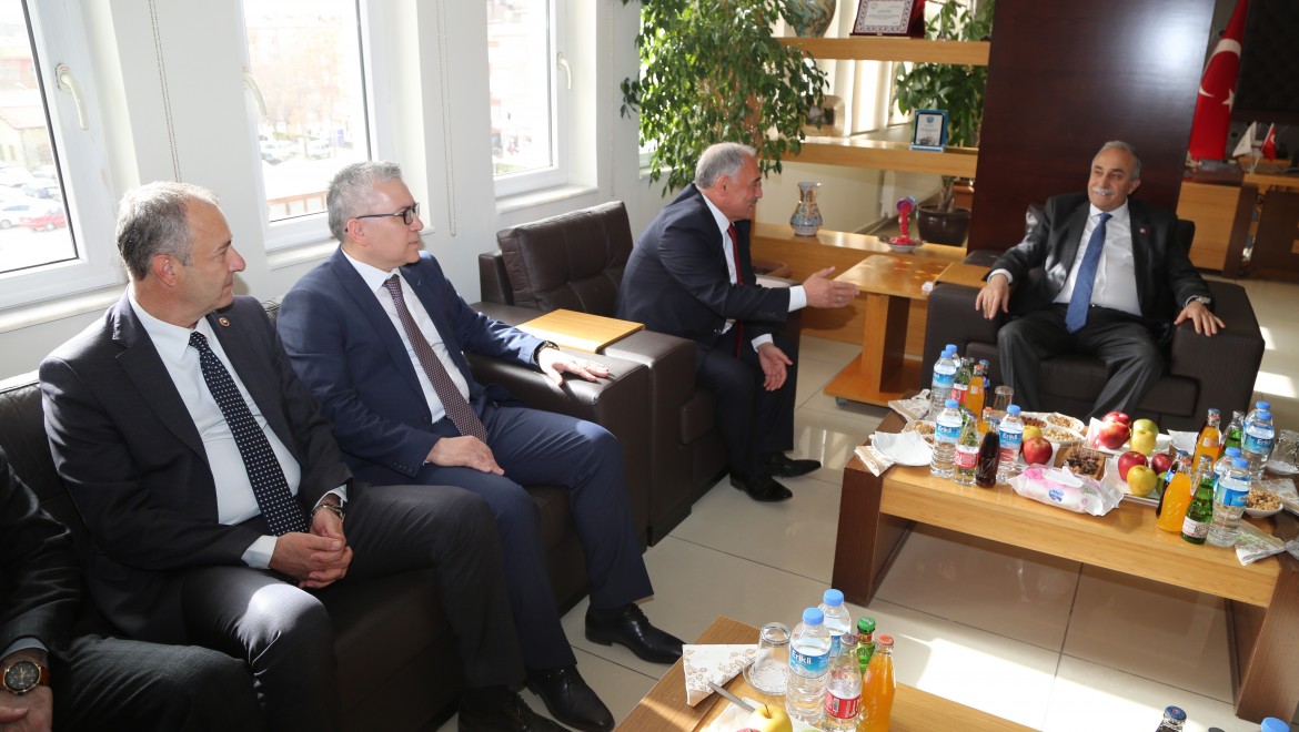 Bakan Fakıbaba'dan Başkan Özkan'a Ziyaret