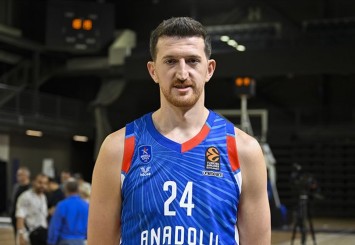 Anadolu Efes'in milli basketbolcusu Ercan Osmani, yeni sezonun başarılı geçeceğine inanıyor