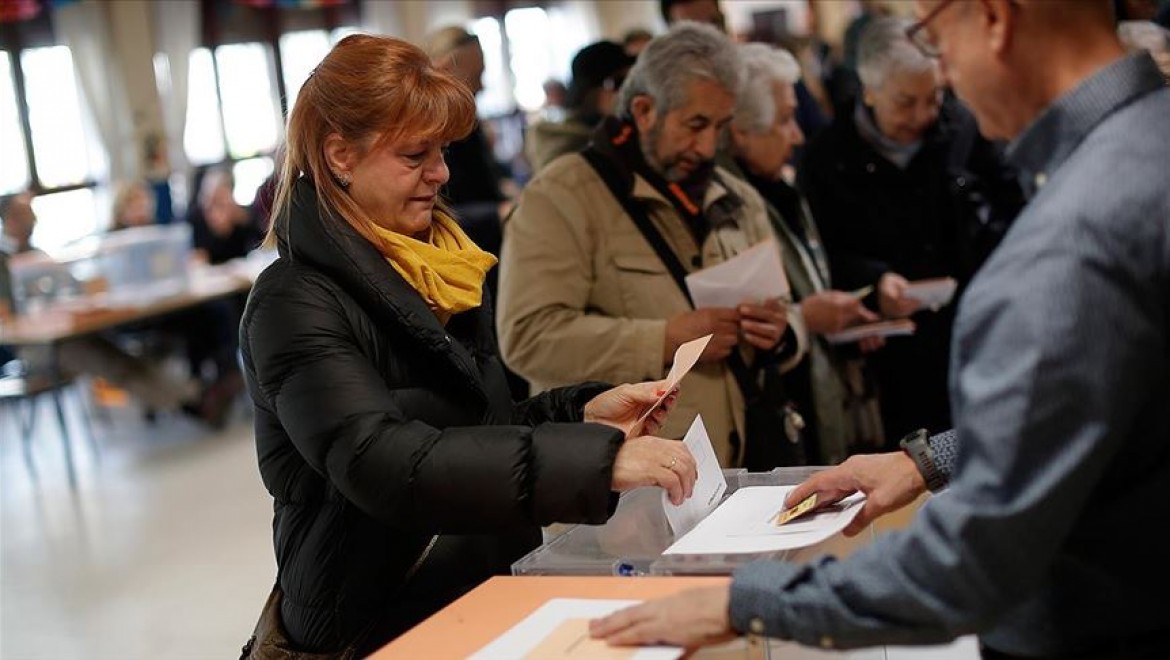 İspanya'da seçim sonuçları hükümet kurulmasını zorlaştırıyor
