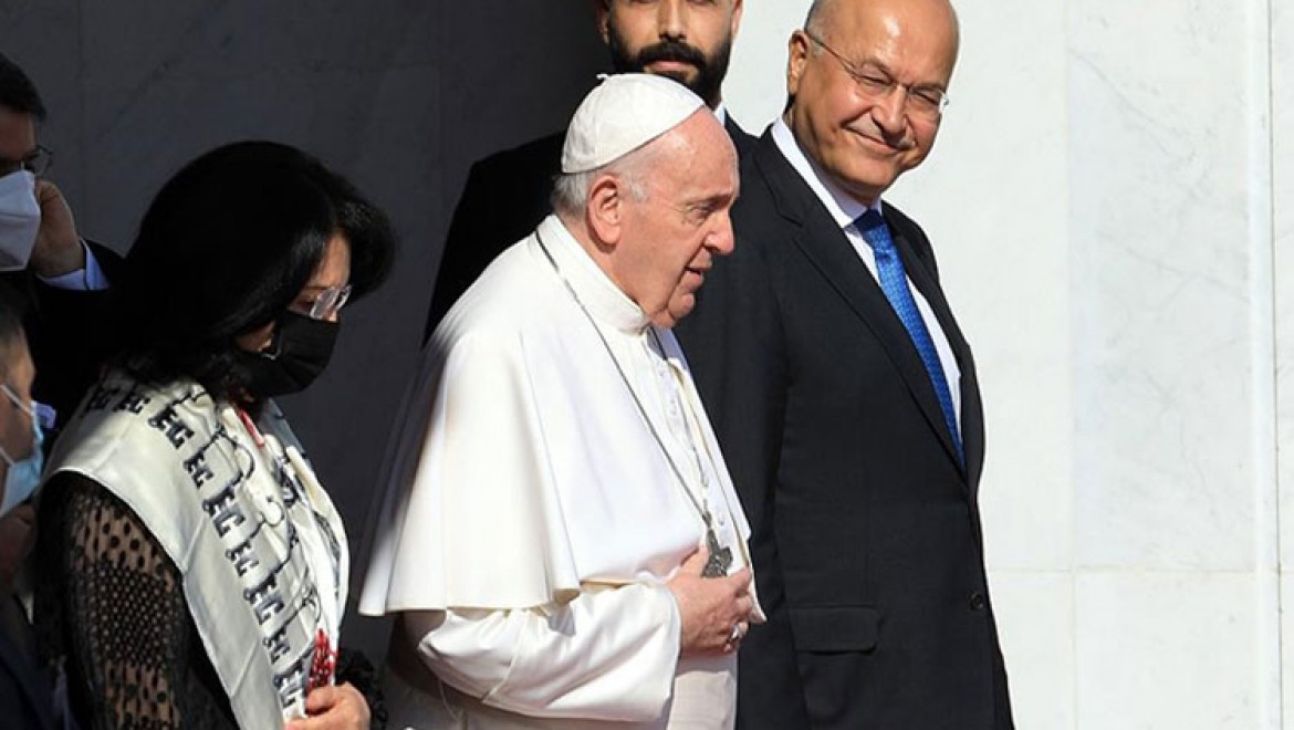 Irak'taki temaslarını bitiren Papa ülkesine döndü