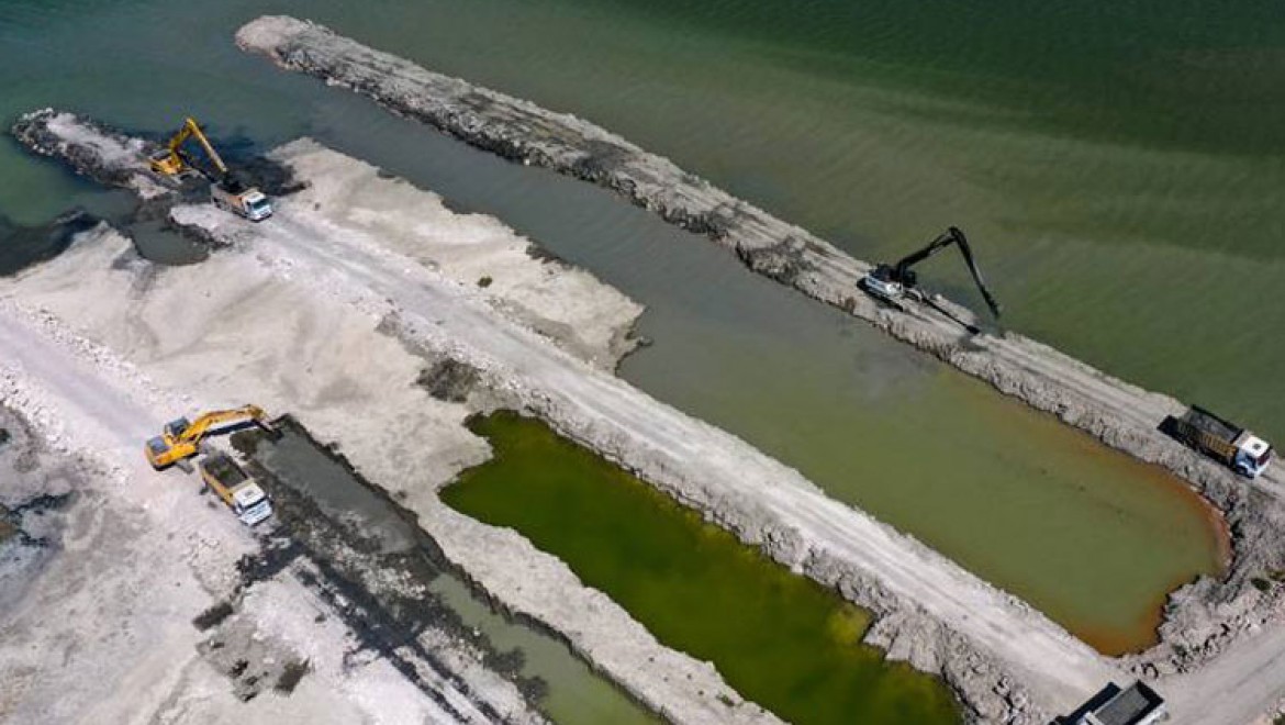 Van Gölü'nün zemininden 400 bin metreküp balçık ve dip çamuru temizlendi