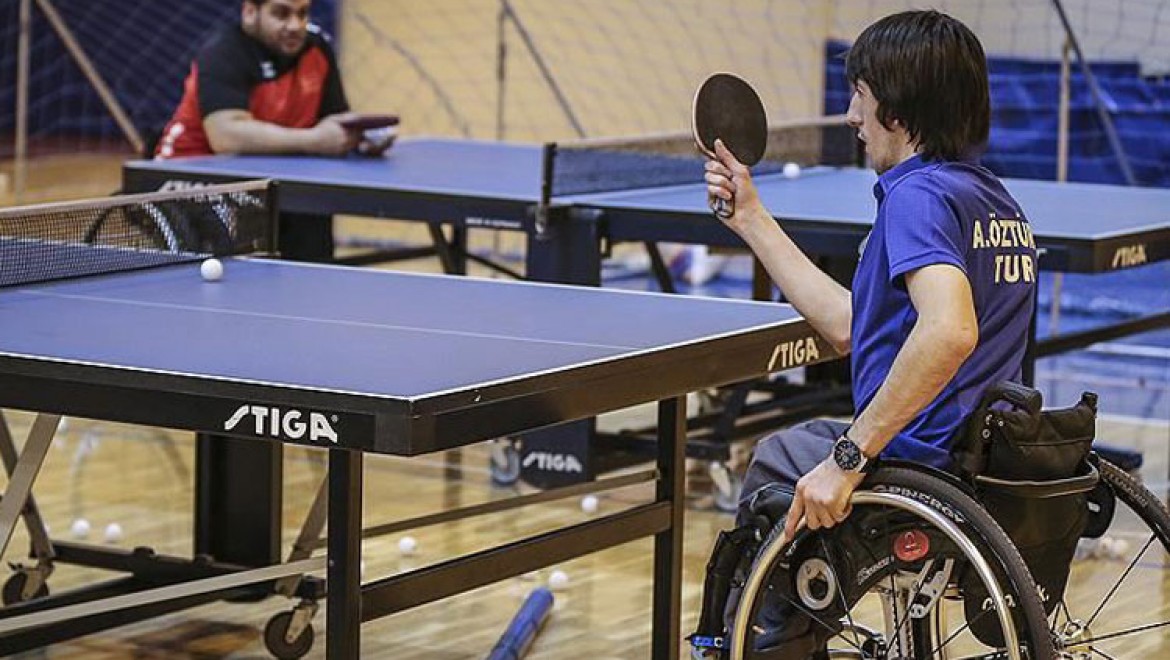 Bakan Kasapoğlu'ndan olimpiyat vizesi alan paralimpik masa tenisçilere tebrik