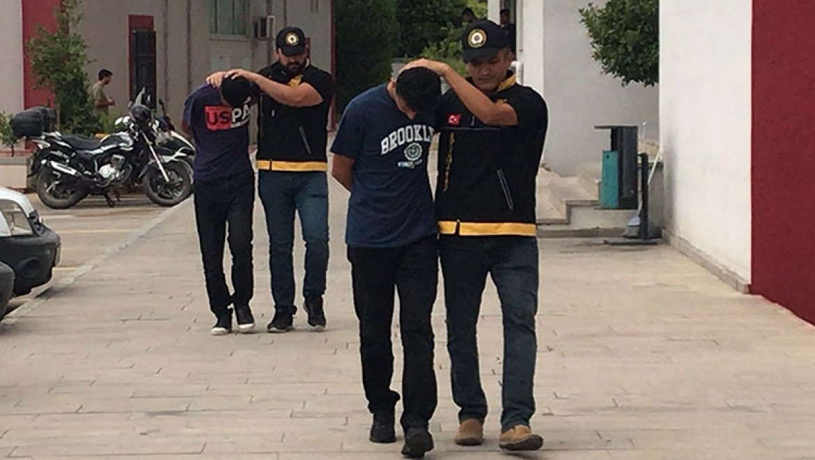 Adana'daki cinayetle ilgili gözaltına alınan 3 zanlı tutuklandı