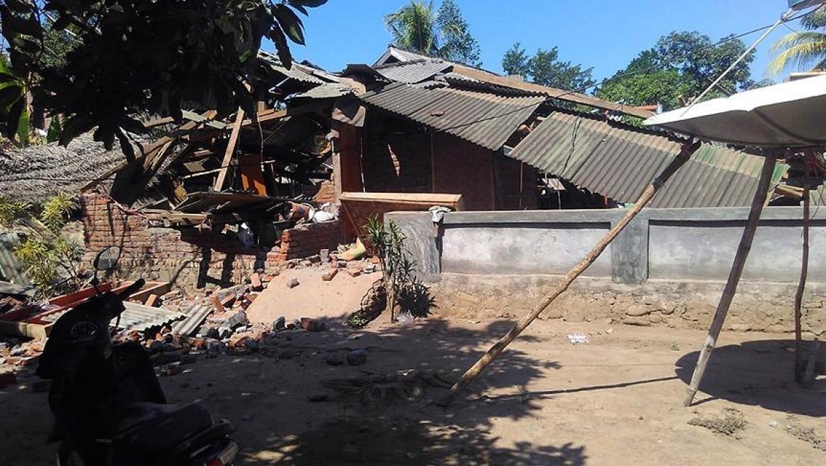 Endonezya'daki Depremde 12 Kişi Hayatını Kaybetti