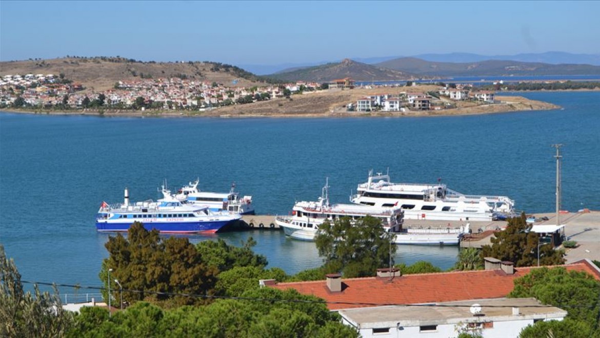 Yunanistan'ın Semadirek Adası'nda mahsur kalan turistlerin tahliyesi başladı