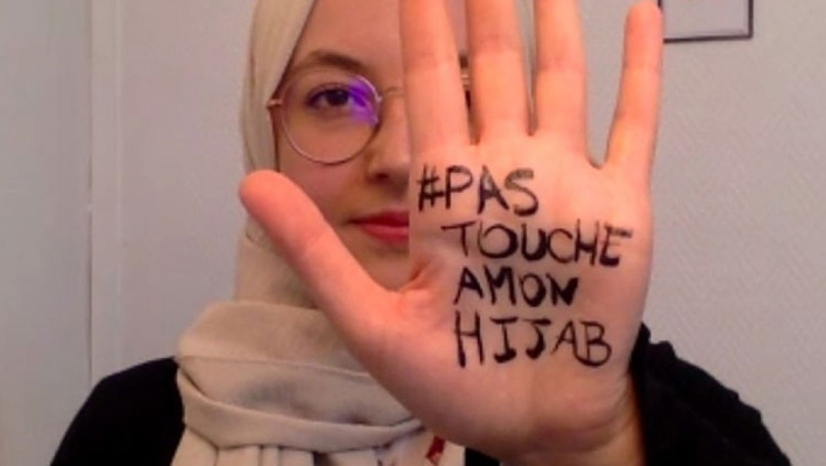 Fransa'da Müslüman kadınlar 'Başörtüme dokunma' diyor