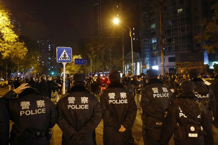 Pekin'deki Kovid-19 protestosunda hak ve özgürlük talepleri dile getirildi