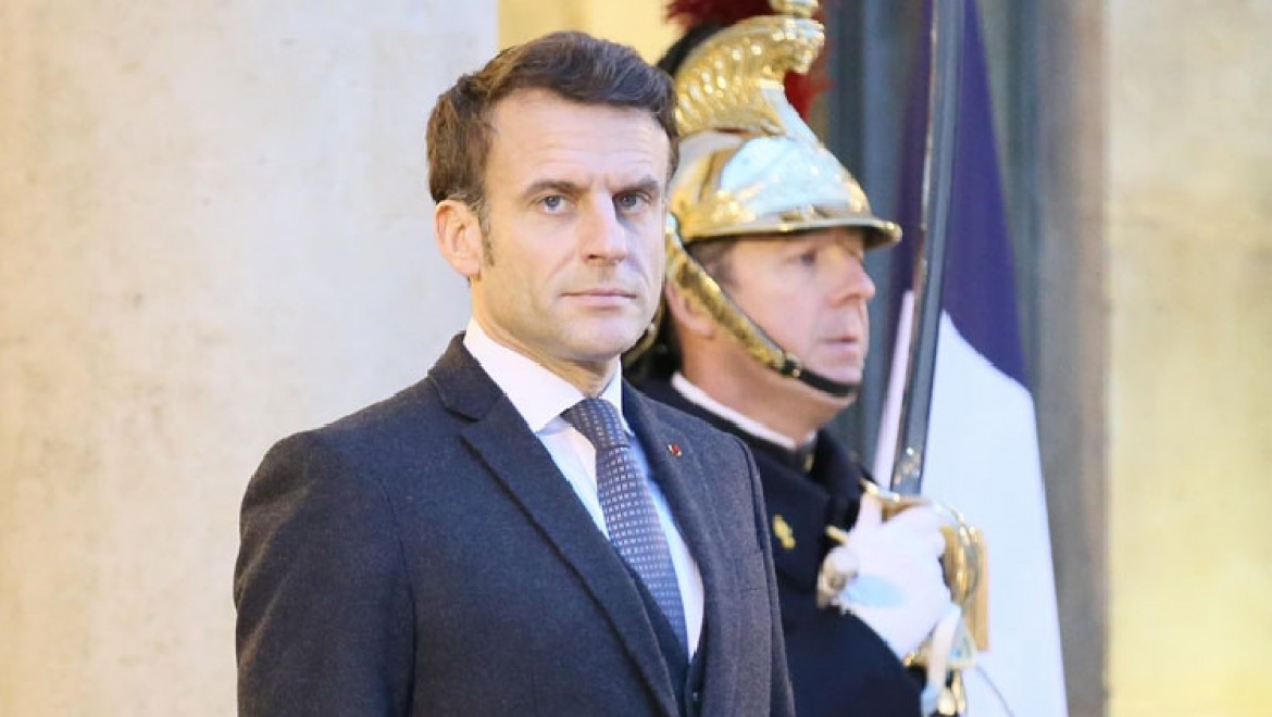 Macron, Ukrayna'ya savaş uçağı gönderilmesinin seçenek dışı olmadığını belirtti