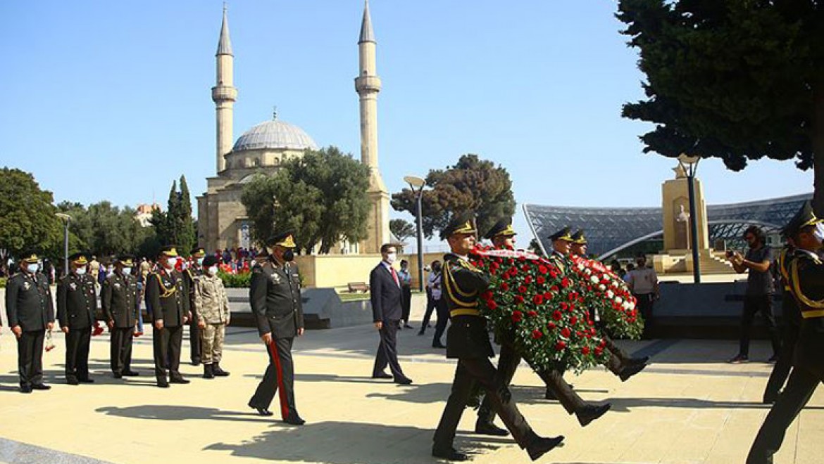 Bakü Türk Şehitliği'nde tören
