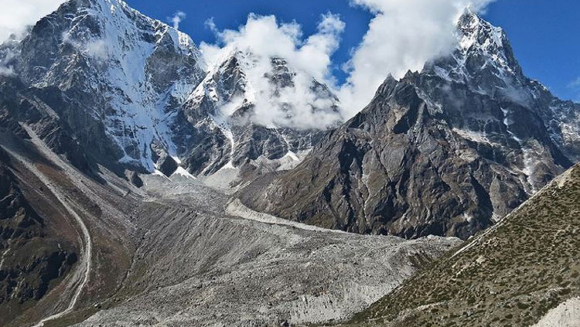 Kalabalık tırmanış sezonu Everest'i çöp dağı haline getirdi