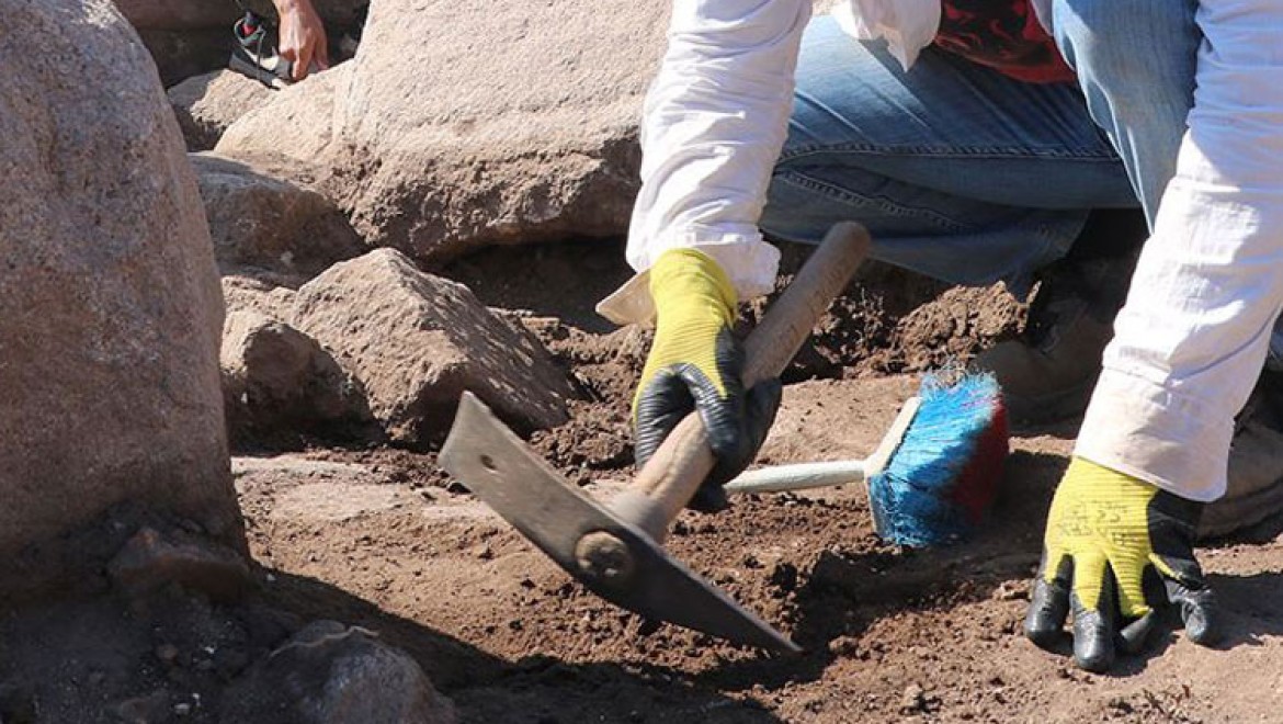 Fransız arkeologlar Suriye'nin doğusunda gizli kazı çalışması yapıyor