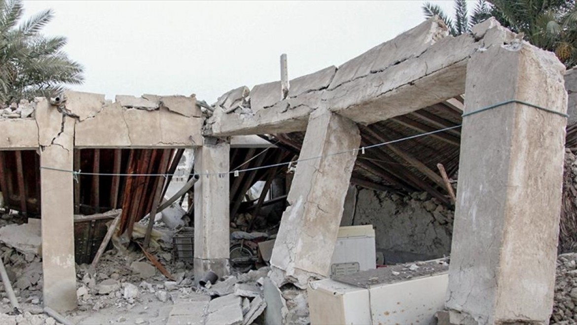 İran'daki depremde 1127 kişi yaralandı