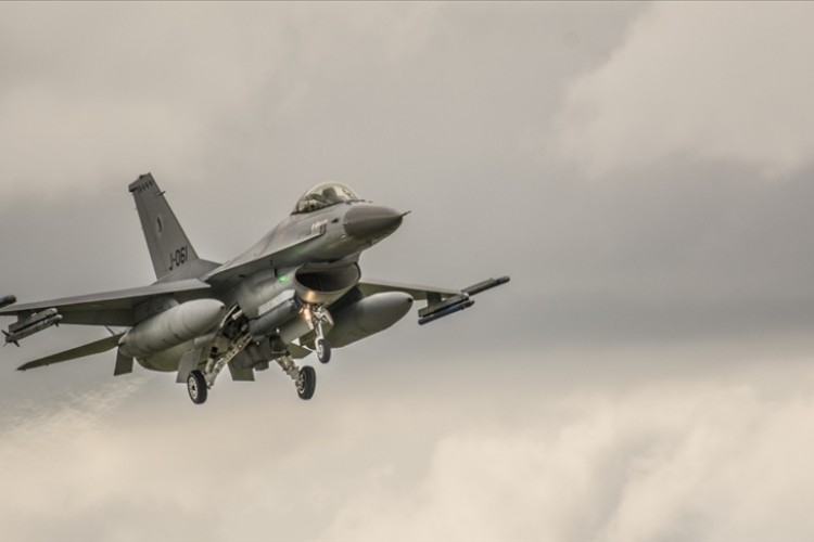 ABD'li senatörden Türkiye'ye F-16 satışına destek
