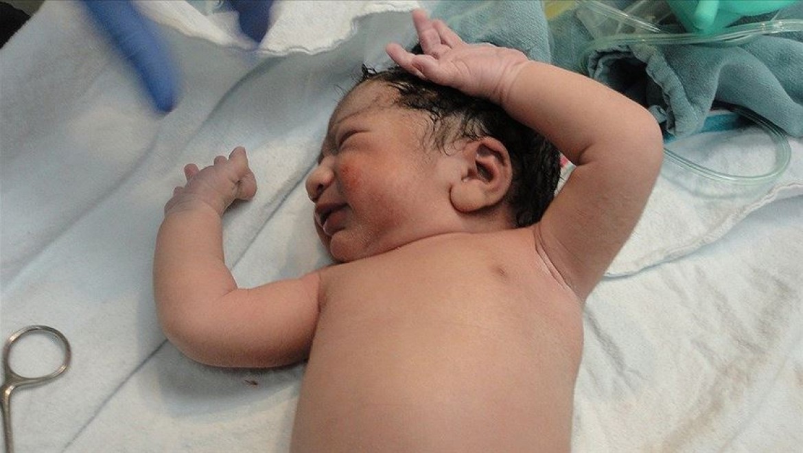Sezaryen ile dünyaya gelen bebeklerin enfeksiyona bağlı hastaneye kaldırılma riski daha yüksek