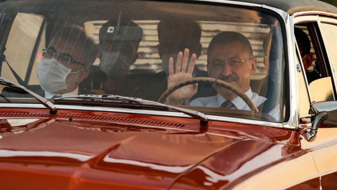 Cumhurbaşkanı Yardımcısı Fuat Oktay klasik otomobil kullandı