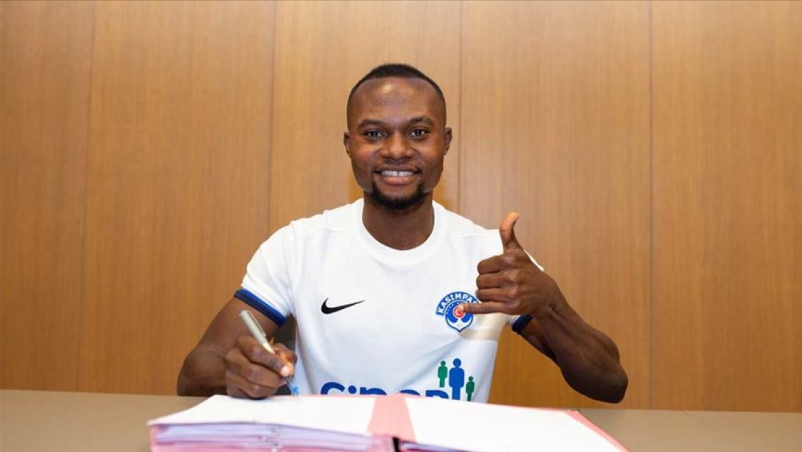 Kasımpaşa Ganalı futbolcu Gilbert Koomson ile 3 yıllık sözleşme imzaladı