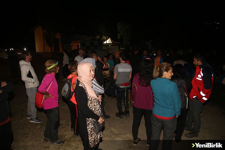 Valla Kanyonu'ndan tahliye edilen 10 kişi yakınlarının bulunduğu kamp alanına geldi