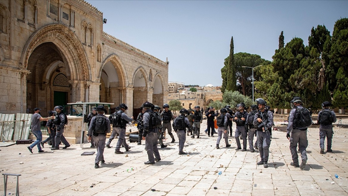 Filistin direniş grupları, İsrail'e Mescid-i Aksa'daki polisleri çekmesi için 18.00'e kadar süre verdi