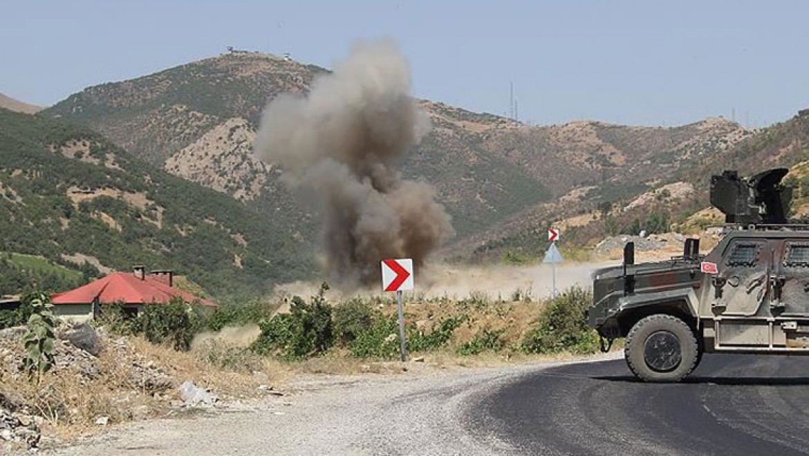 Siirt'te PKK'lı teröristlerce yola tuzaklanan patlayıcı infilak etti