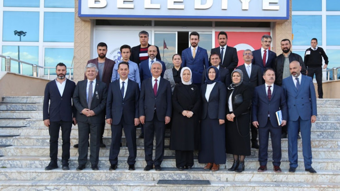 Milletvekili Öznur Çalık'tan Erzincan Belediyesine Ziyaret