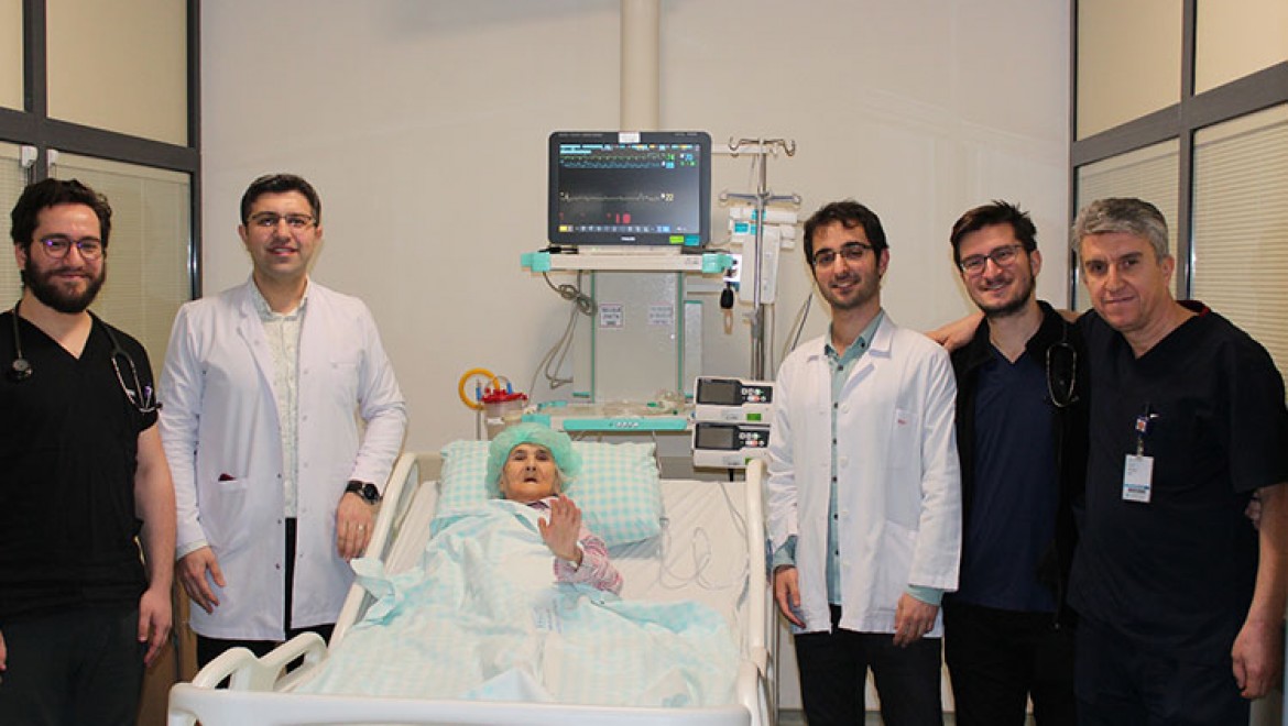 Konya'da kalp pili takılan 103 yaşındaki kadın sağlığına kavuştu
